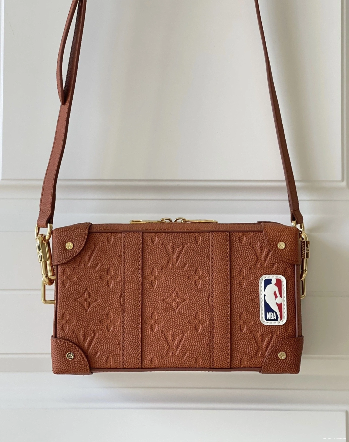 WALLET LOUIS TRUNK SOFT WEARABLE LVXNBA VUITTON 0805